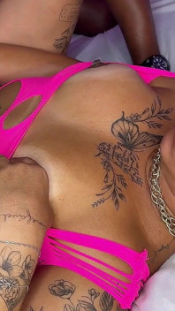Brasileira Black Raw com Louise Maya