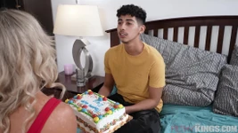 내 섹시한 새엄마의 하드코어 자지