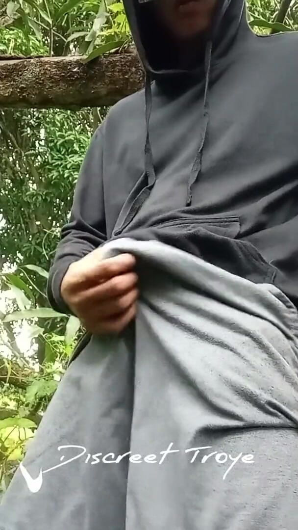 Troye_AsianPinoy: Pinoy enorm cumload i hans tröja