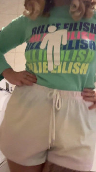 I Have a Beautiful Figure and Beautiful Hair, I Dance and Show off My Figure!
