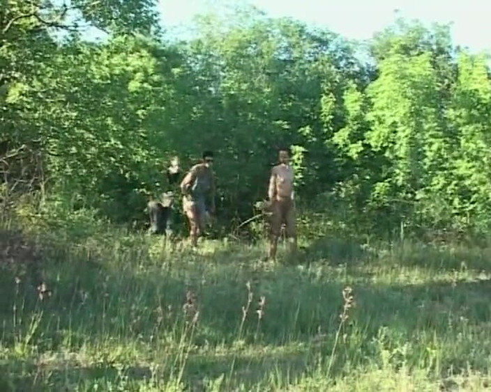 All you need to fuck: 丝袜腿崇拜和戴面具的鸡巴吮吸狂热