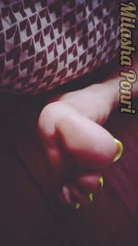 yah kiska pair hai?;)