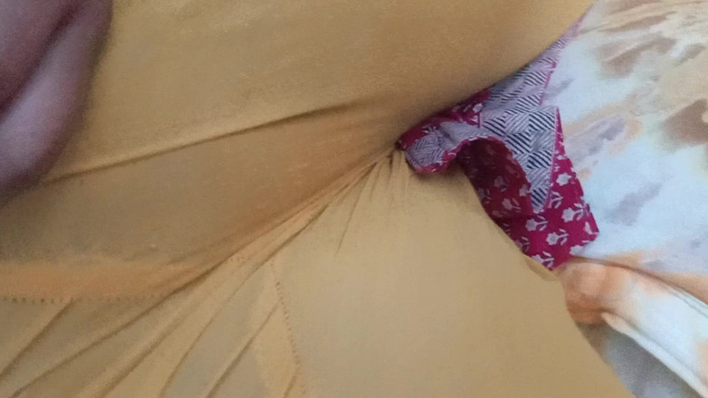 CoupleWorld: Desi la bhabhi che calpesta in un video segreto e...