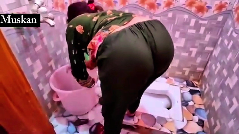 Muskan Rani: Desi holka uklízí dům