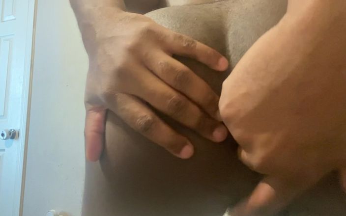 Cody Mitchell: Młody Twink palcami swojego chłopca cipki podczas karmiąc cię