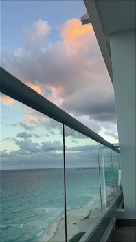 Amore strap-on a Cancun