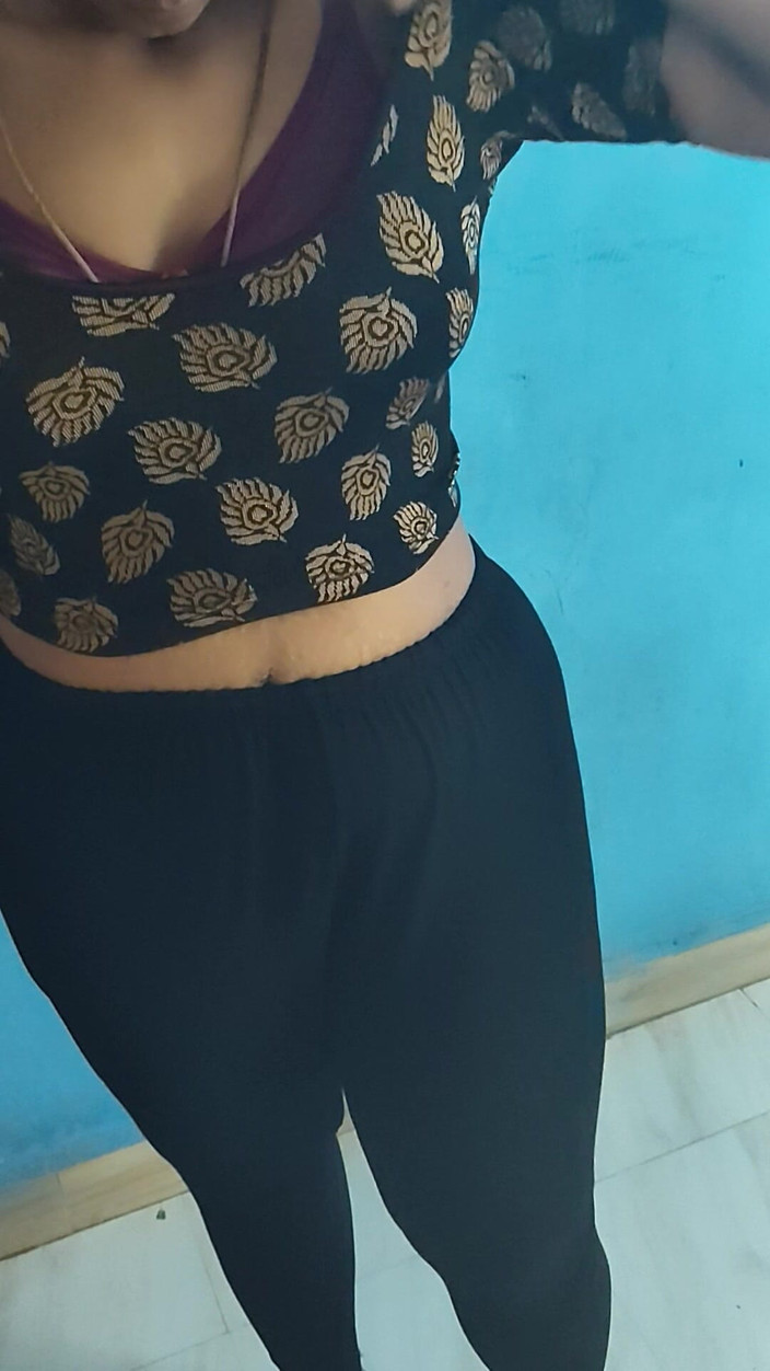Tamil lesbian: Oblečená desi s velkým zadkem a prsy