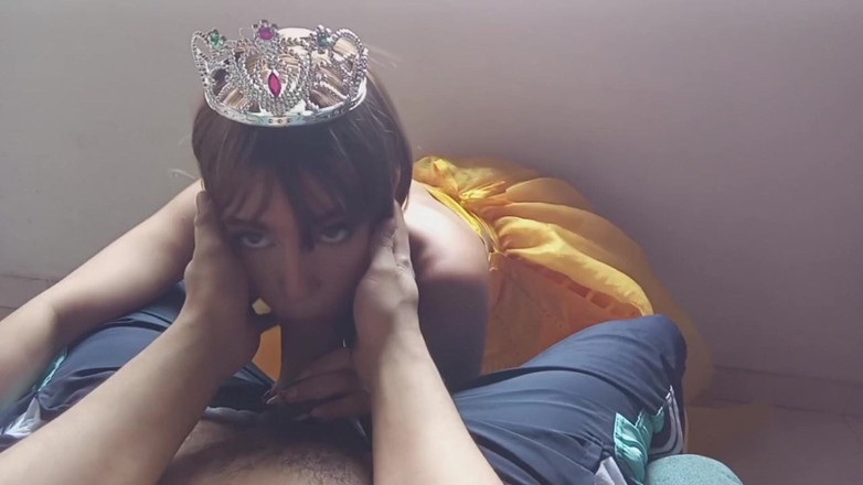 Crystal Foxxx: Смачна принцеса робить мінет своєму зведеному братові