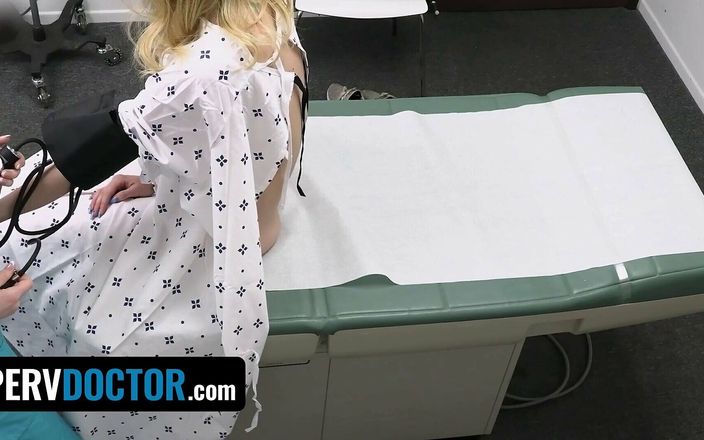 Team Skeet: Извращеный доктор - рыжая медсестра помогает нервной пациентке Kyler Quinn расслабиться и подготовиться к осмотру доктора