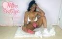 Miss Safiya: Sweet pussy play on Valentine&amp;#039;s Day