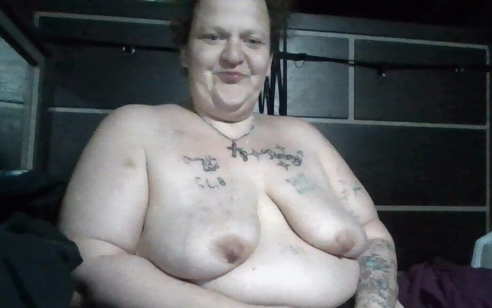 DaddysSexyToy83: Aku lagi asik ngentot dan menghukum diriku sendiri