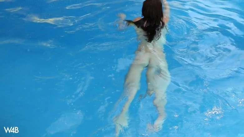 Watch4beauty: Summer Pool Fun