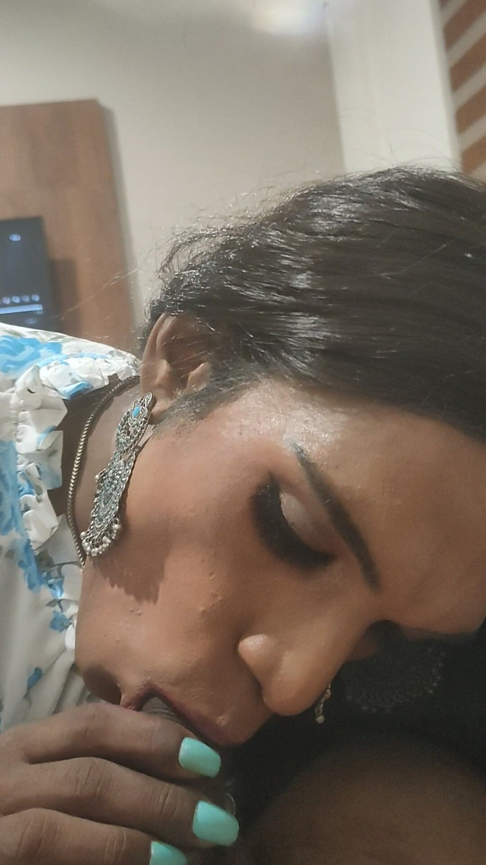Keerthanakeerthi95: Indyjski Sissy Crossdresser ssanie chłopaków Twardy kutas
