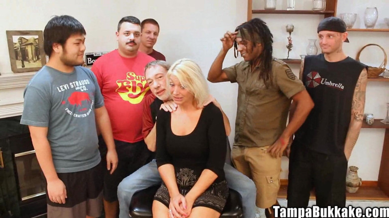 Tampa Bukkake: 모든 색상의 갱뱅 자지를 따먹고 엉덩이와 정자를 분출하는 애널 밀프 다양성 금발