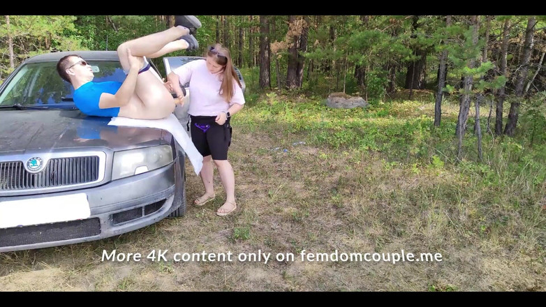 femdom_couple: Allmänhet frun var mycket upphetsad på vägen och knullade Strapon...