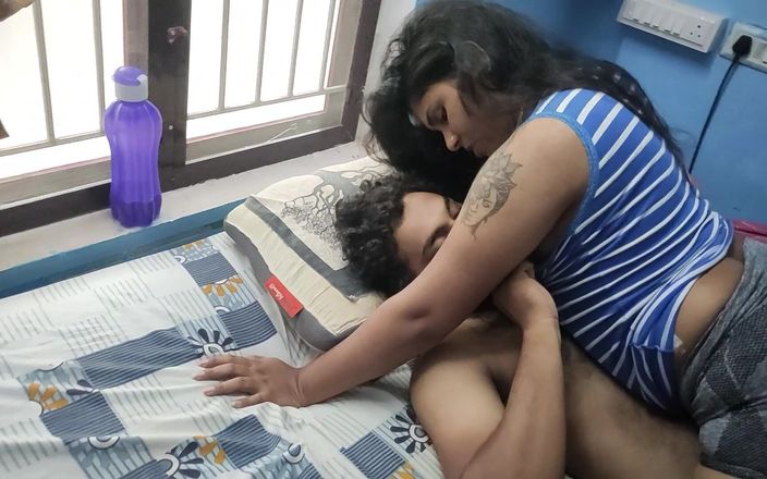 Vaishnavysharunraj: Heiße mallu-paar möpse lutschen romantik