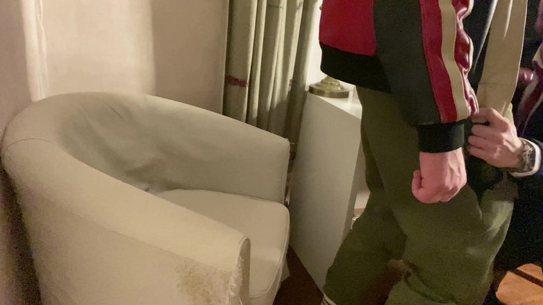 KinkySirius: Partie 1. Kinkysirius en costume s’entraîne au maximum avec sa bouche...