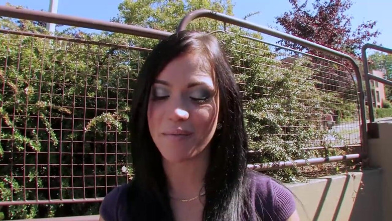 SEXUAL SIN: Brunetă sexy cu țâțe mici futând un nou prieten (sexy STRANGERS_01)