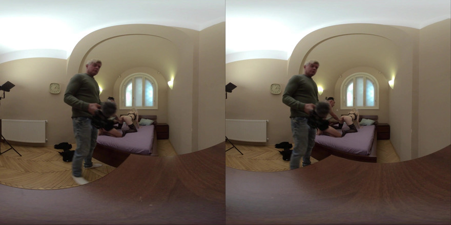 Dans VR: Kristiana Bratz Doll - VR v zákulisí část první - prsatá blondýnka Nováček...