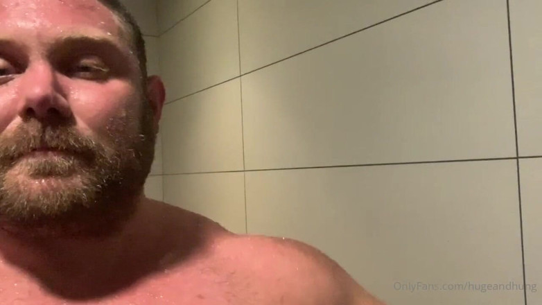 JackStacked: Jack se masturbe en solo sous la douche de la...