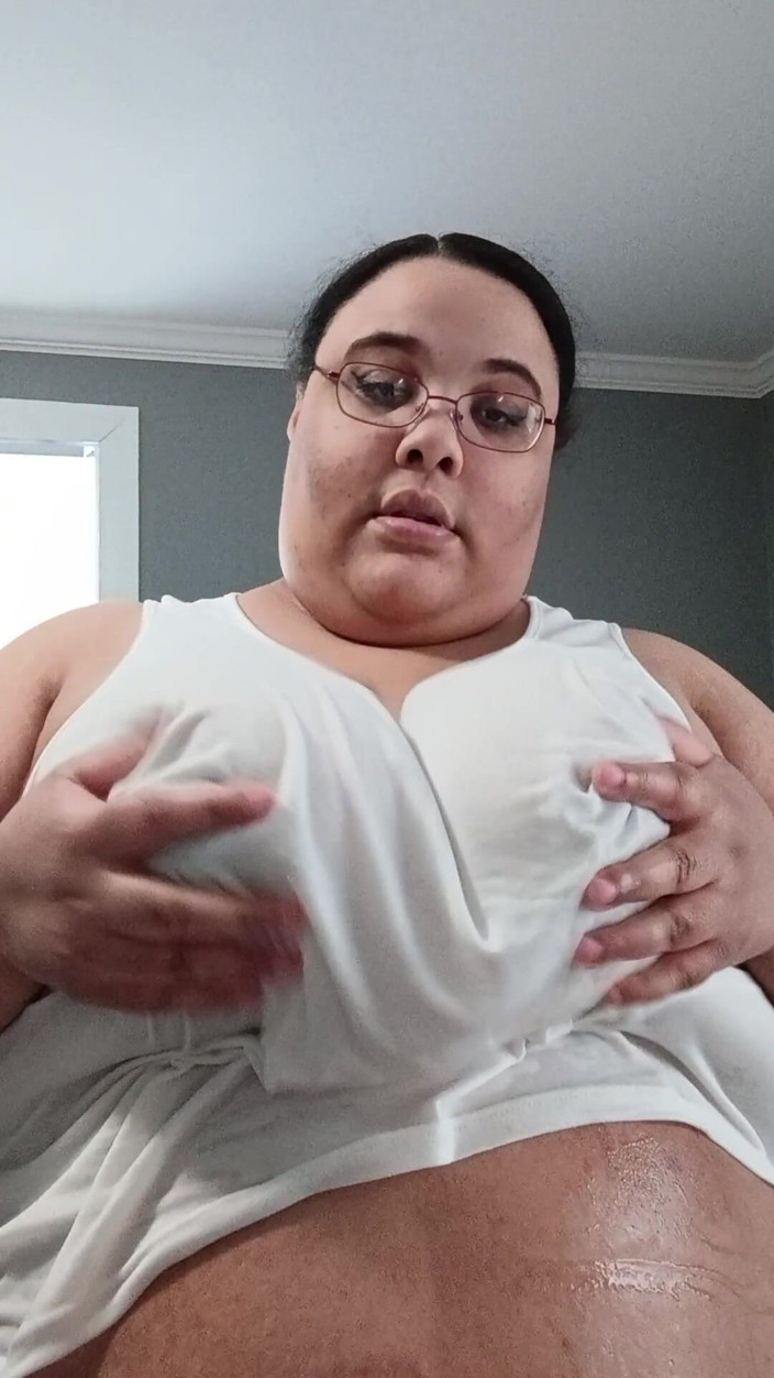 Jessica pigslut: Tette bagnate