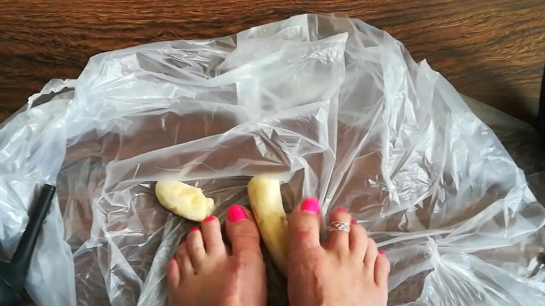 Lady Daniela -: Meine göttlichen füße zerquetschen eine banane