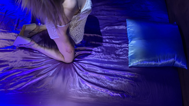 teentiabeanie: Tiabeanie zierlich berührt sich, kamera 3