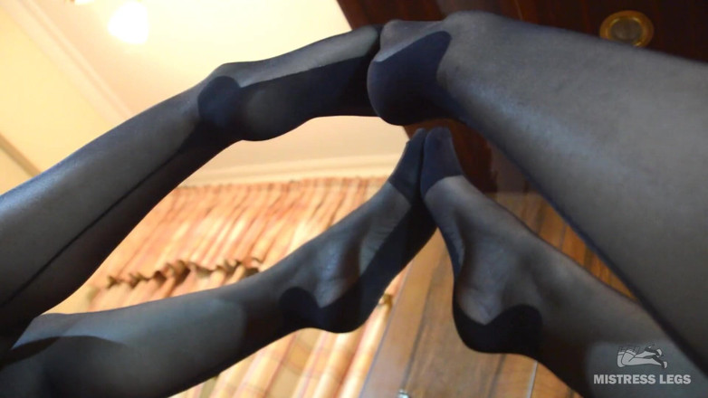 Mistress Legs: Herrin beine in schwarzem strumpf und high heels - vollversion