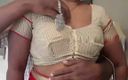 Luxmi Wife: Une femme baise avec son ex-amant dans un sari rouge