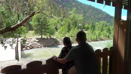 Lilith Rhodes: Venkovní sex zezadu na hotelovém balkóně