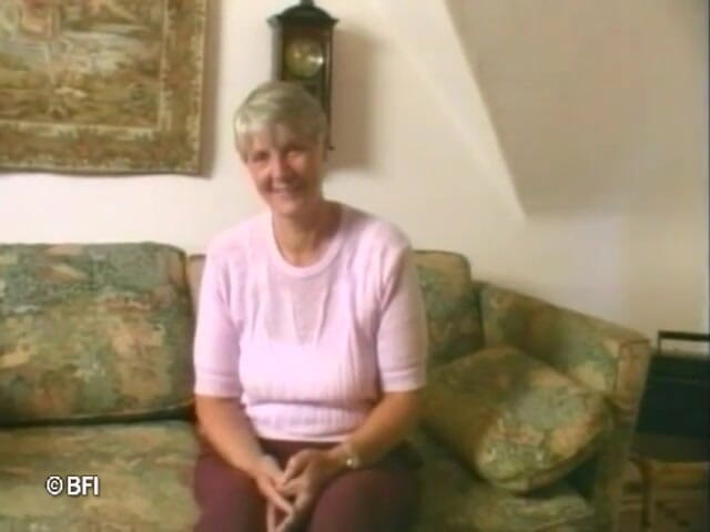 Nasty matures and dirty grannies club: La abuela complace su coño peludo