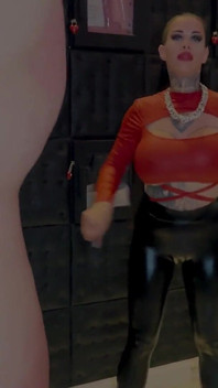 Miss Alessa Milano Bondage Sospeso Frustate Appese a Testa in Giù