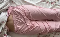 Encontrei linda namorada debaixo do cobertor e usei seu corpo incrível