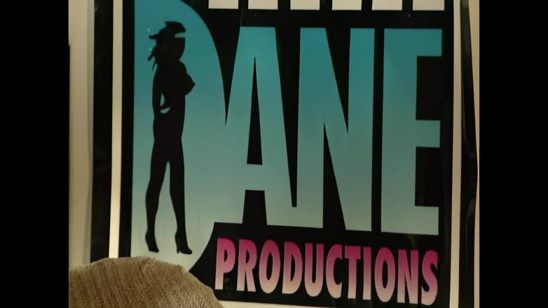 Bewitched!: गोरा, युवा, उसकी प्यारी चूत पर एक छोटे से भेदी के साथ