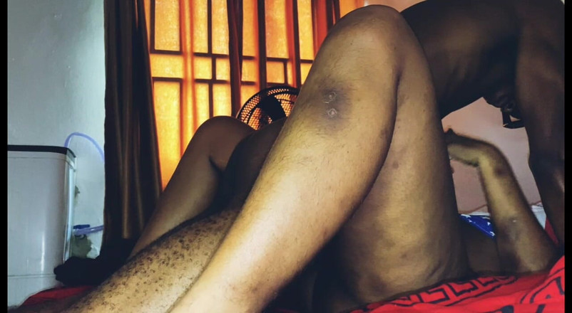 NaijaTeens: Ngentot memek basah pembantuku sampai dia muncrat di kontolku