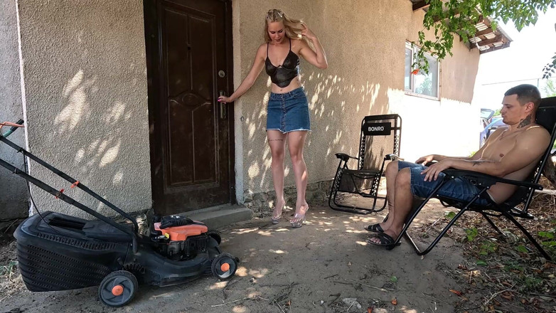 HotPrincessUA: Clear Sandals, Cranking Mower &amp; Cum on My Shoe Outdoor Fetish...