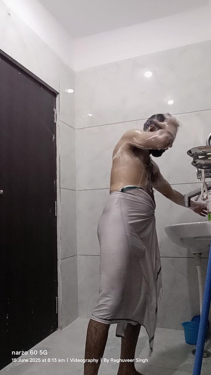 Rajasthani-old-lover: Un homme desi aime l’eau