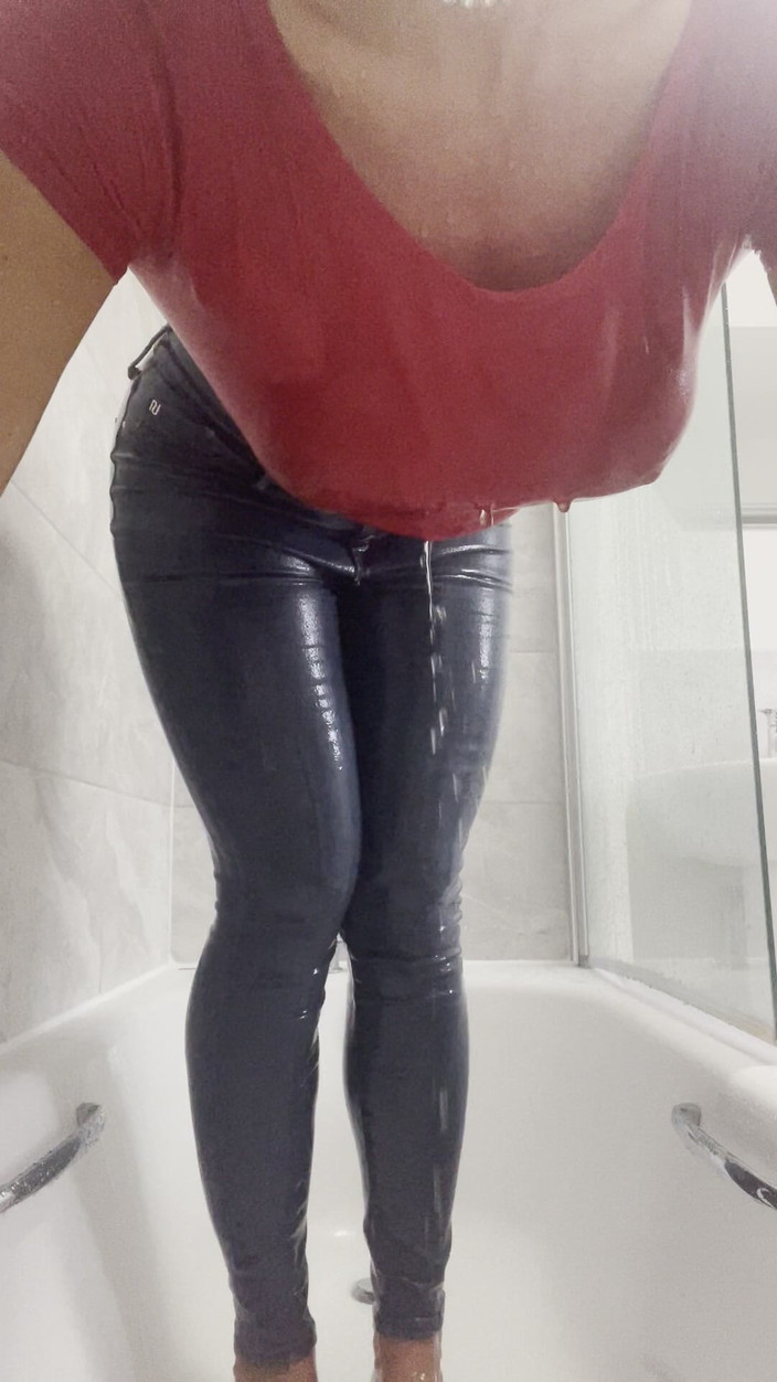 CALLIE ROKS: Kaslı poz veren abs, ıslak buharlı duş ıslak tişört