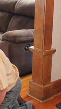 Erachi tira roupa para obter sua boca e bunda fodida