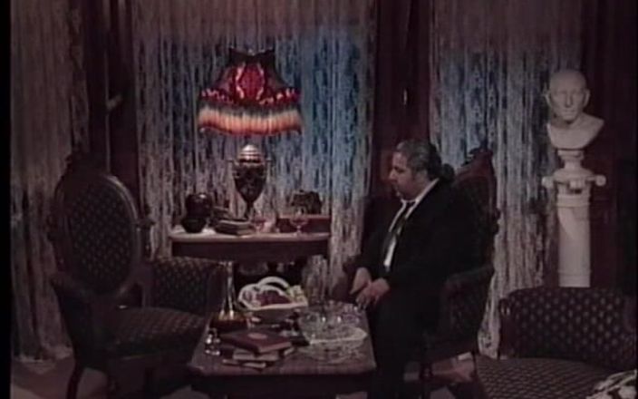 Old Good Porn: Dagerous по старшей падчерице босса мафии Шанна Маккалоу обсуждает с советником ее отчима грядущая операция