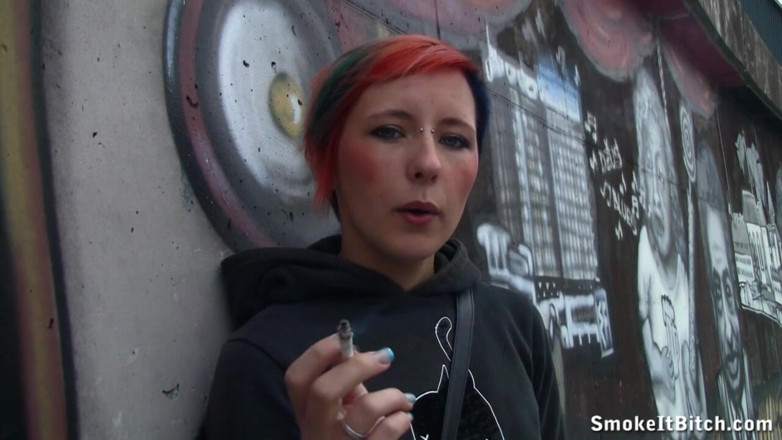 Smoke it bitch: Kim - gaturök