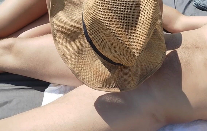 HottPussy118: Am fkk-strand in Cap D Agde lutsche ich einen fremden