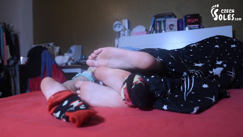 Czech Soles - foot fetish content: Dvě holky v posteli
