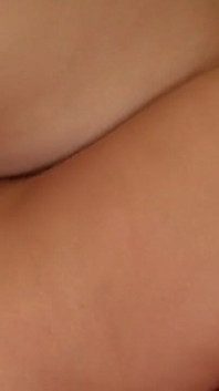 Delle vere ragazze lesbiche che si baciano ed amano