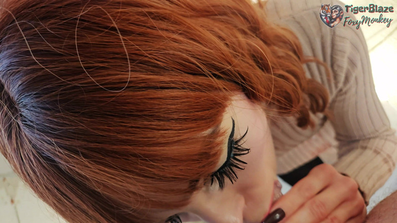 TigerBlazeFoxyMonkey: La Rousse Sexy Rend Visite Au Promoteur Pour Signer Un...