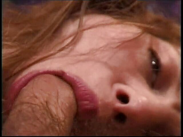 The Anal Queens: ニーナ・アスティンは彼女の毛深い猫を後ろから埋めます