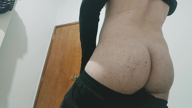 amateurbrazilian: Look at the Thickness of This Gay Hottie's Leg