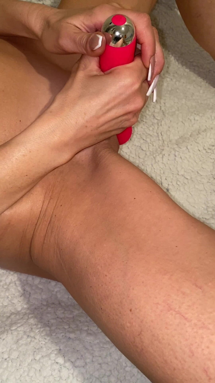 Nofaceblonde: Masturbace krásné blondýnky s orgasmem a sténáním