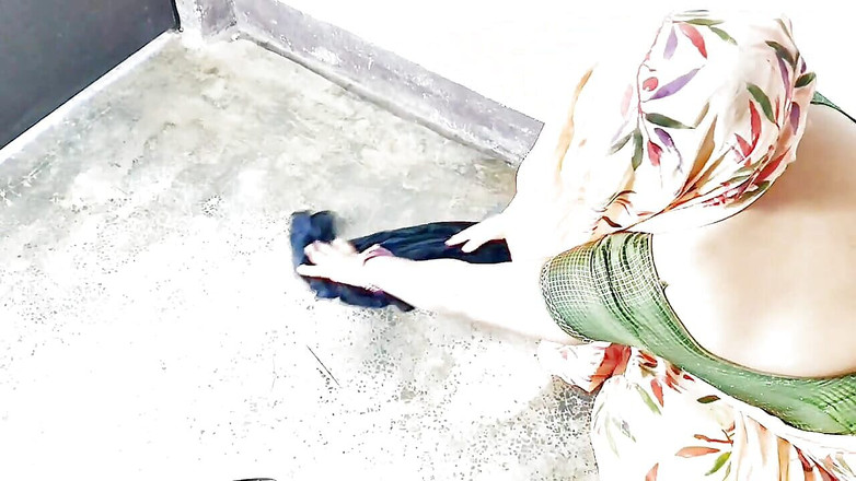 Fuckkkker: Malik jeho krásná služka sex v desi stylu