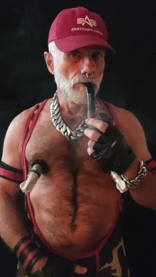 MusclesCigarsFFPig: 继父抽烟管和抽